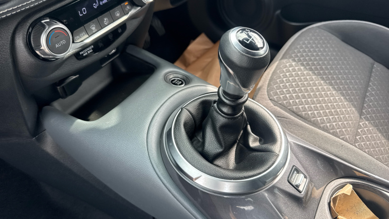 Nissan Juke 1.0 DiG-T 114 N-Connecta 5dr Petrol Hatchback